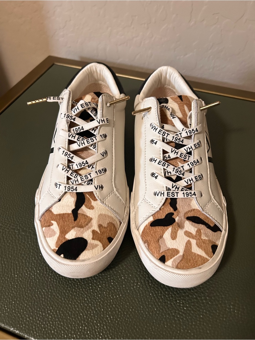 🤎🖤NWT🤎🖤 Vintage Havana Abrielle Faux Fur Camo Sneakers 🤎🖤
